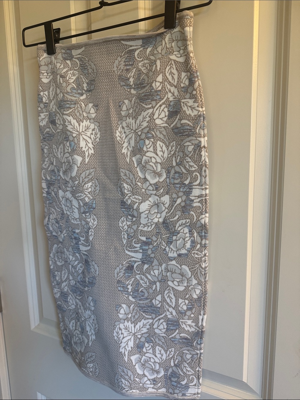 BCBGMaxAzria Cream and Blue Bandage Skirt NWT S